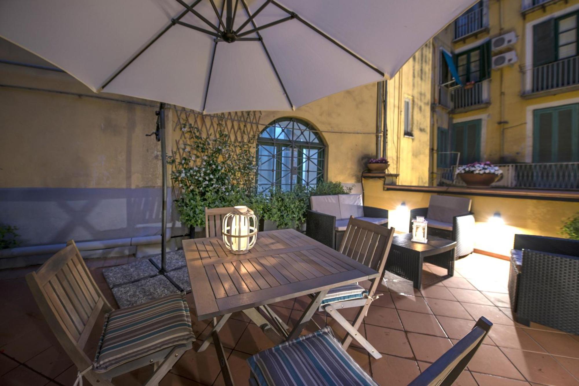 Ferienwohnung Le Terrazze Sul Cortile Salerno Exterior foto