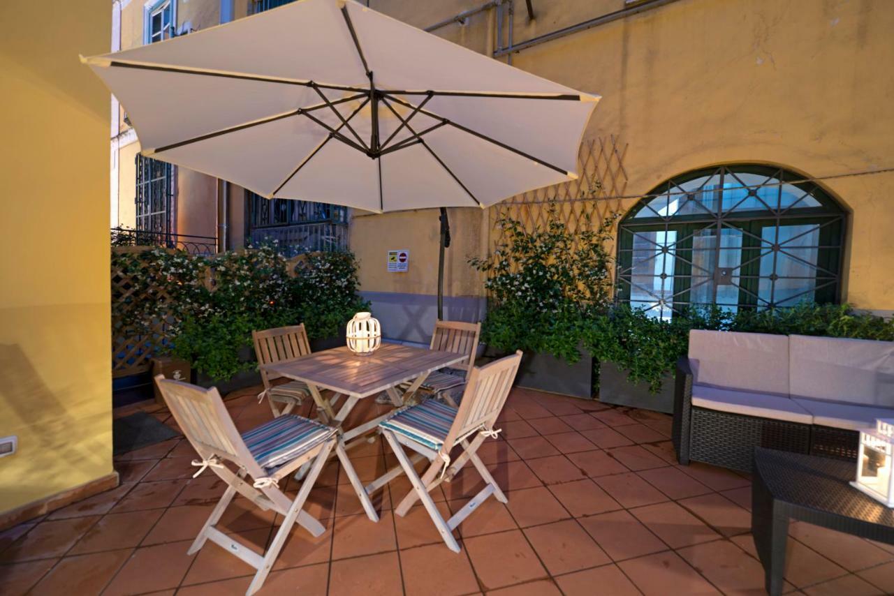 Ferienwohnung Le Terrazze Sul Cortile Salerno Exterior foto
